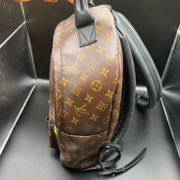 Beautiful Louis Vuitton Monogram Palm Springs MM Backpack - Picture 5 of 12